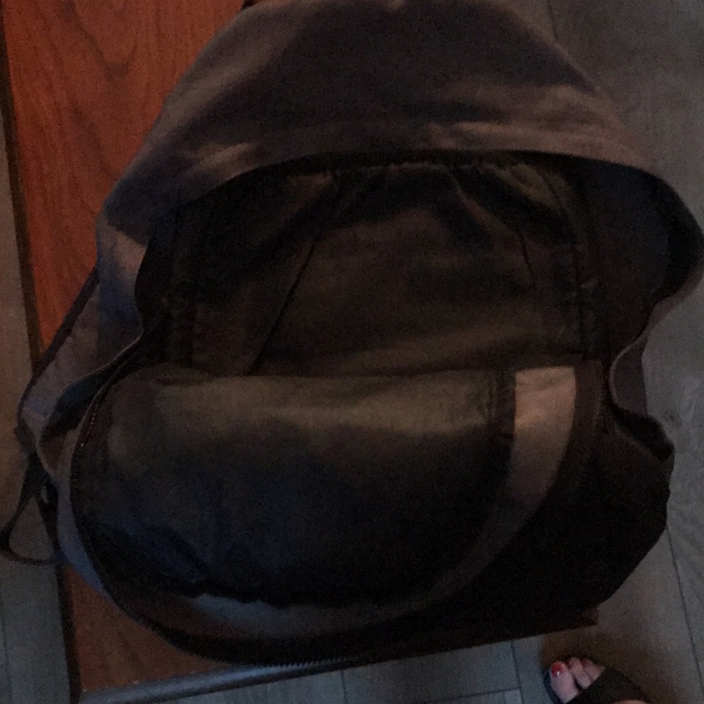 Volcom back pack - Picture 3 of 6